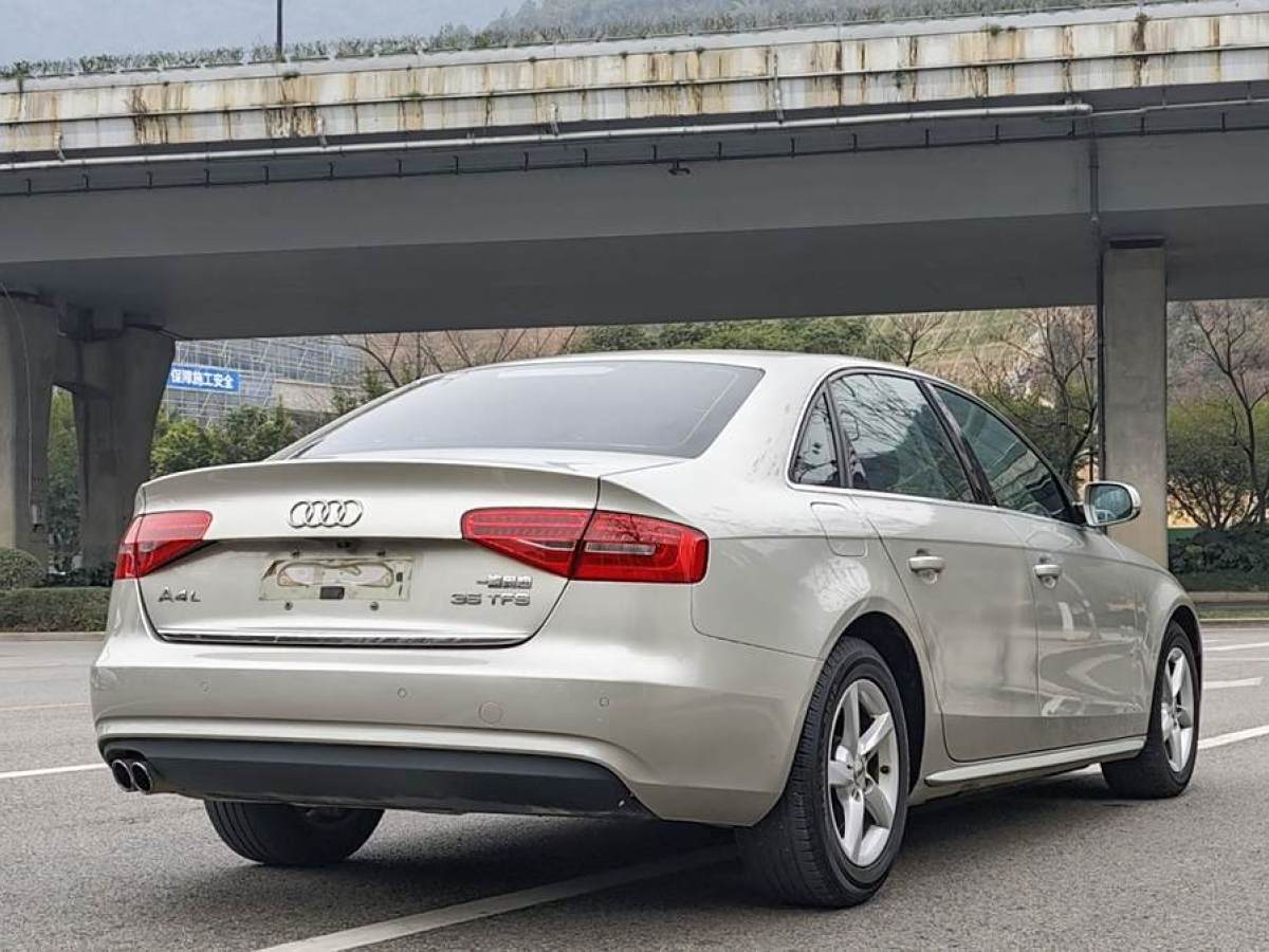 奧迪 奧迪A4L  2015款 35 TFSI 自動標(biāo)準(zhǔn)型圖片