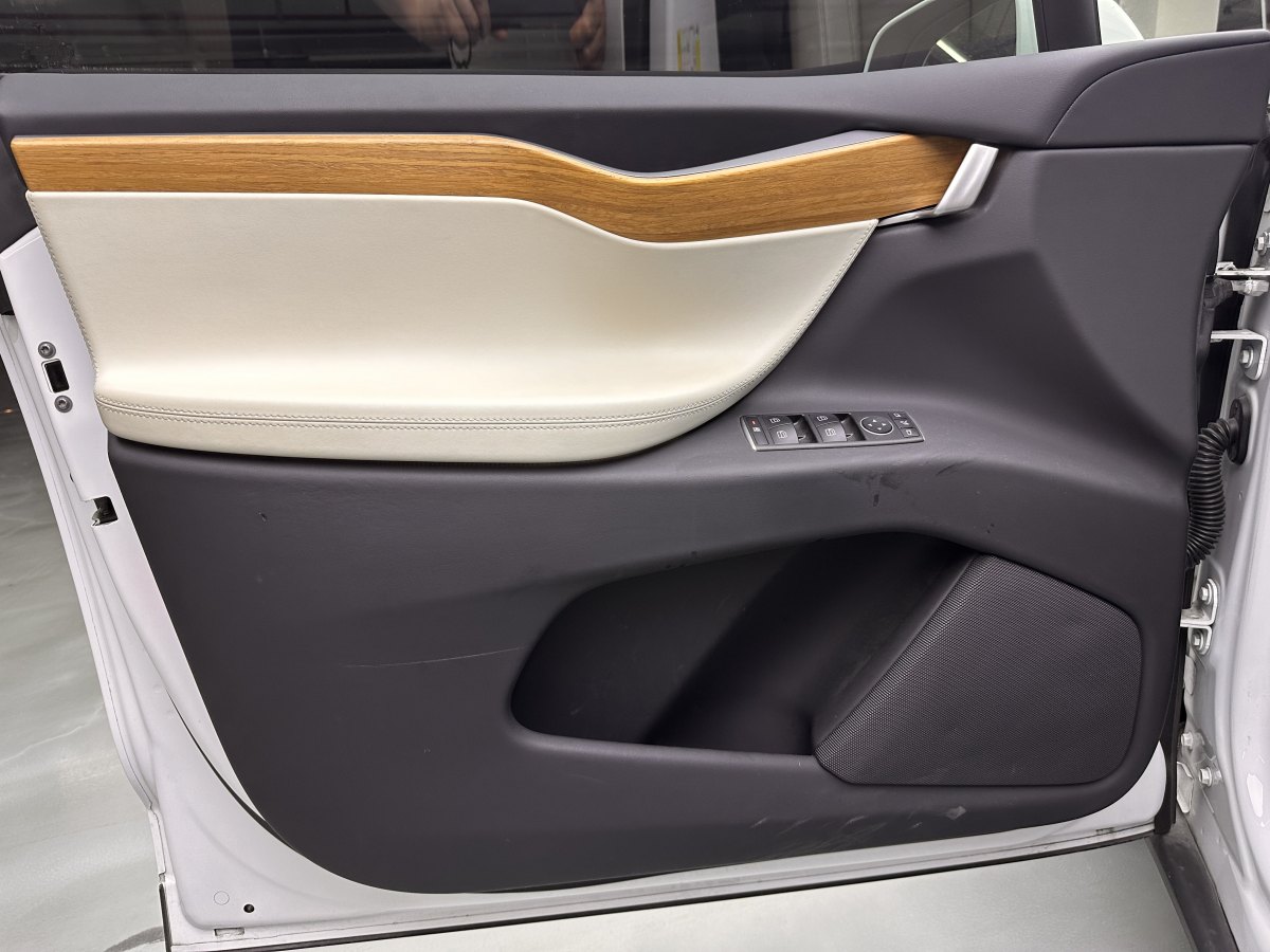 特斯拉 Model X  2019款 長續(xù)航版圖片
