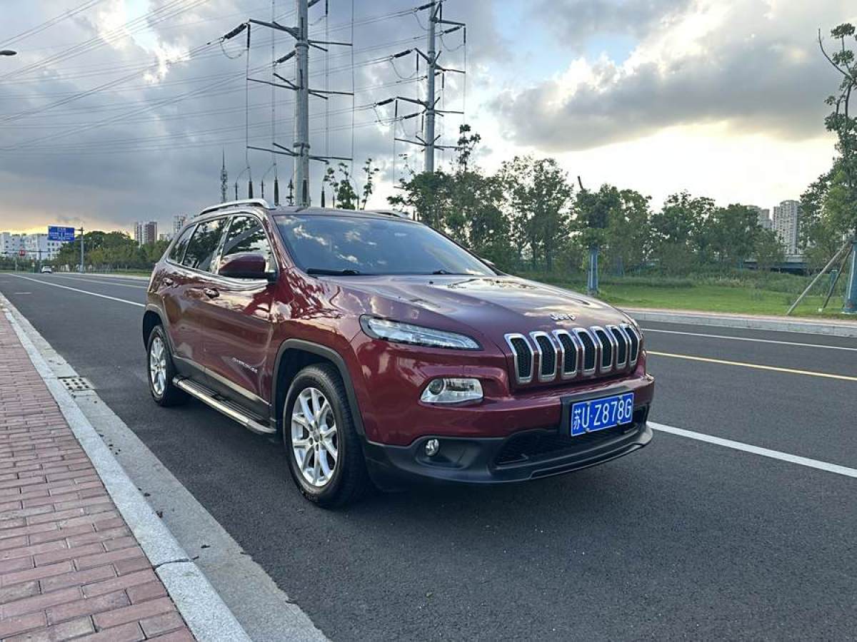 Jeep 自由光  2016款 2.0L 優(yōu)越版圖片