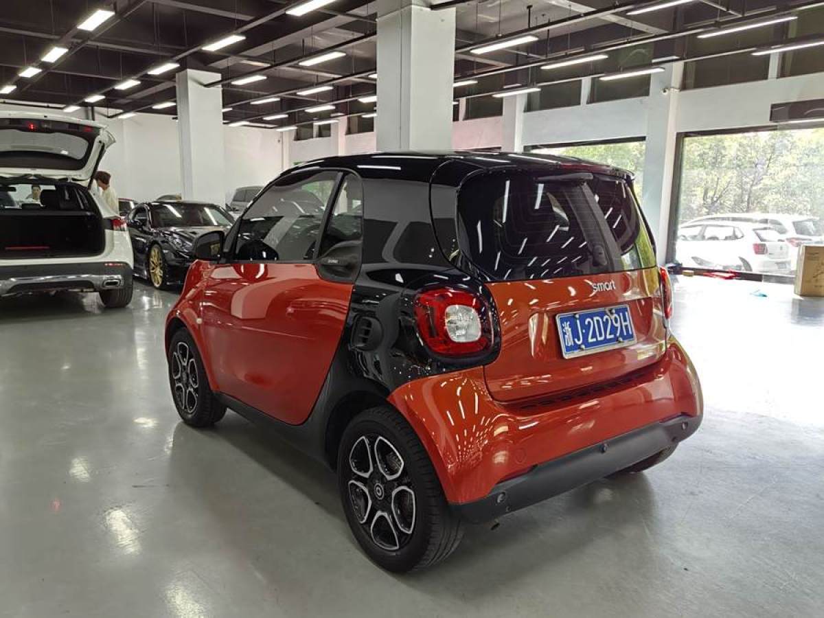 2019年10月smart fortwo  2019款 0.9T 66千瓦硬頂風(fēng)擎版 國(guó)VI