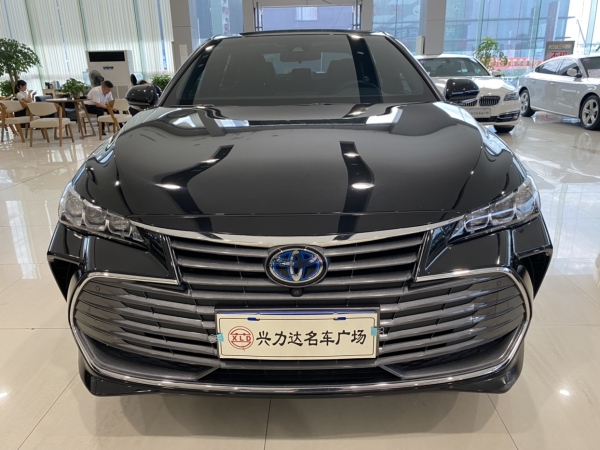丰田 亚洲龙  2019款 双擎 2.5L XLE尊贵版 国V