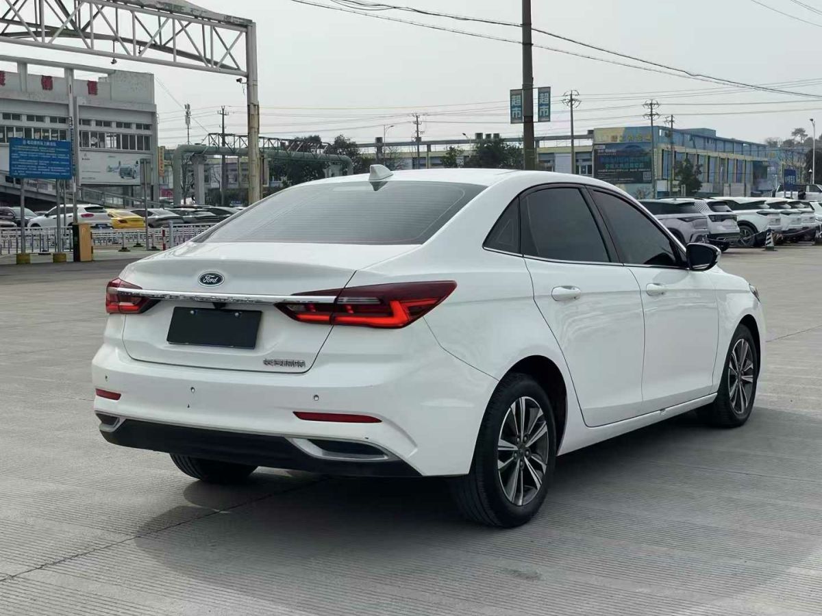 福特 領(lǐng)睿  2022款 EcoBoost 170 尊領(lǐng)型圖片