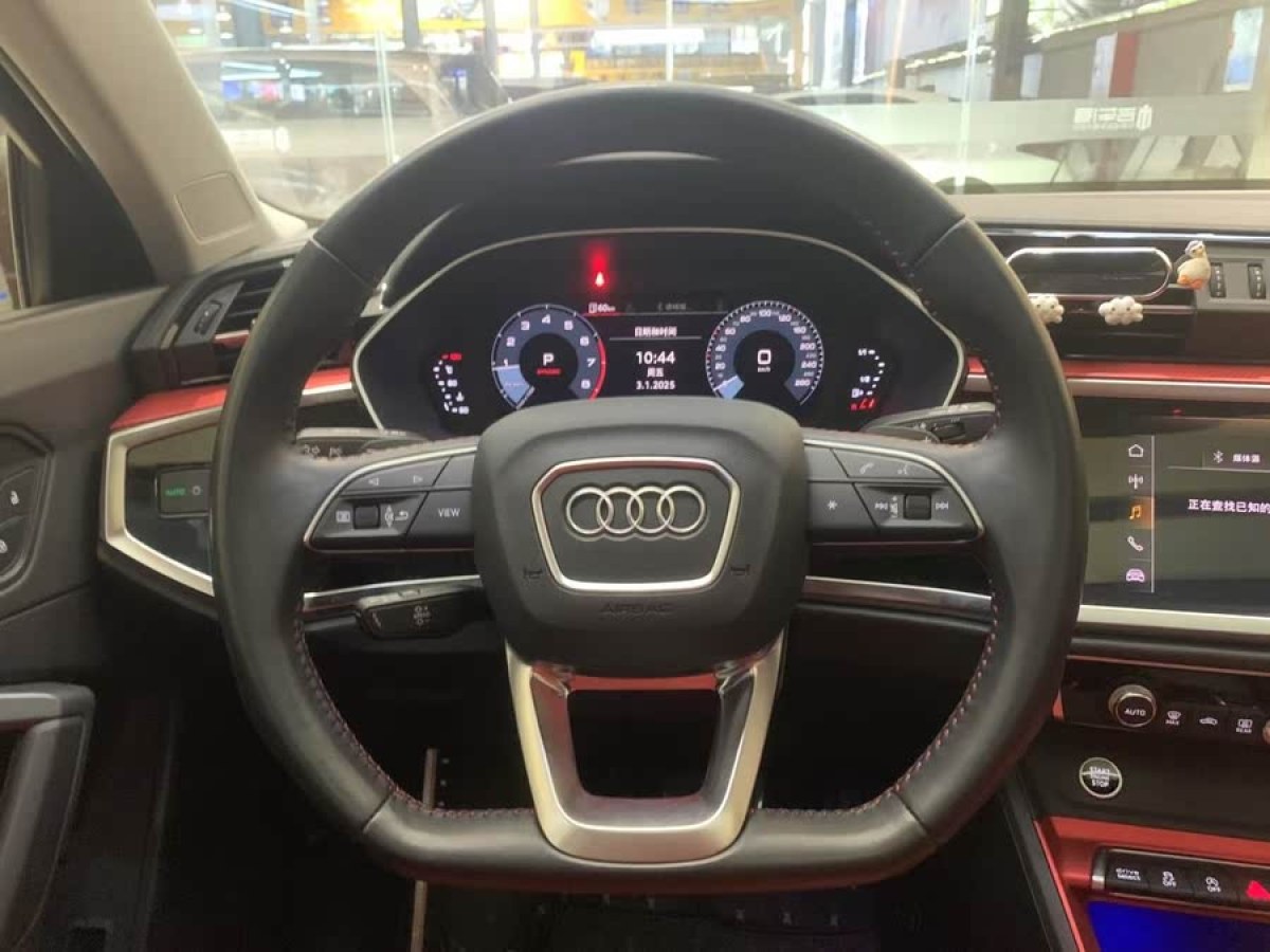 奧迪 奧迪Q3  2021款 40 TFSI 時(shí)尚動(dòng)感型圖片