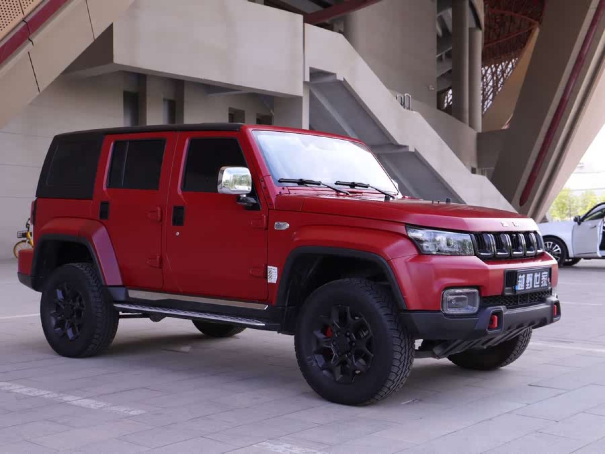 北京 BJ40  2023款 2.0D 自動(dòng)四驅(qū)刀鋒英雄版?zhèn)b客型圖片