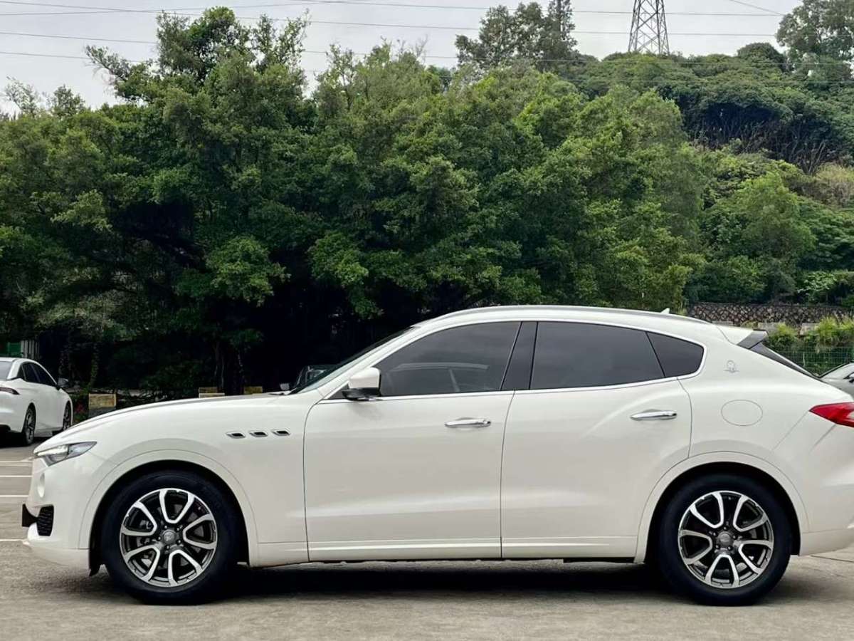瑪莎拉蒂 Levante  2018款 3.0T 350Hp 標(biāo)準(zhǔn)版圖片