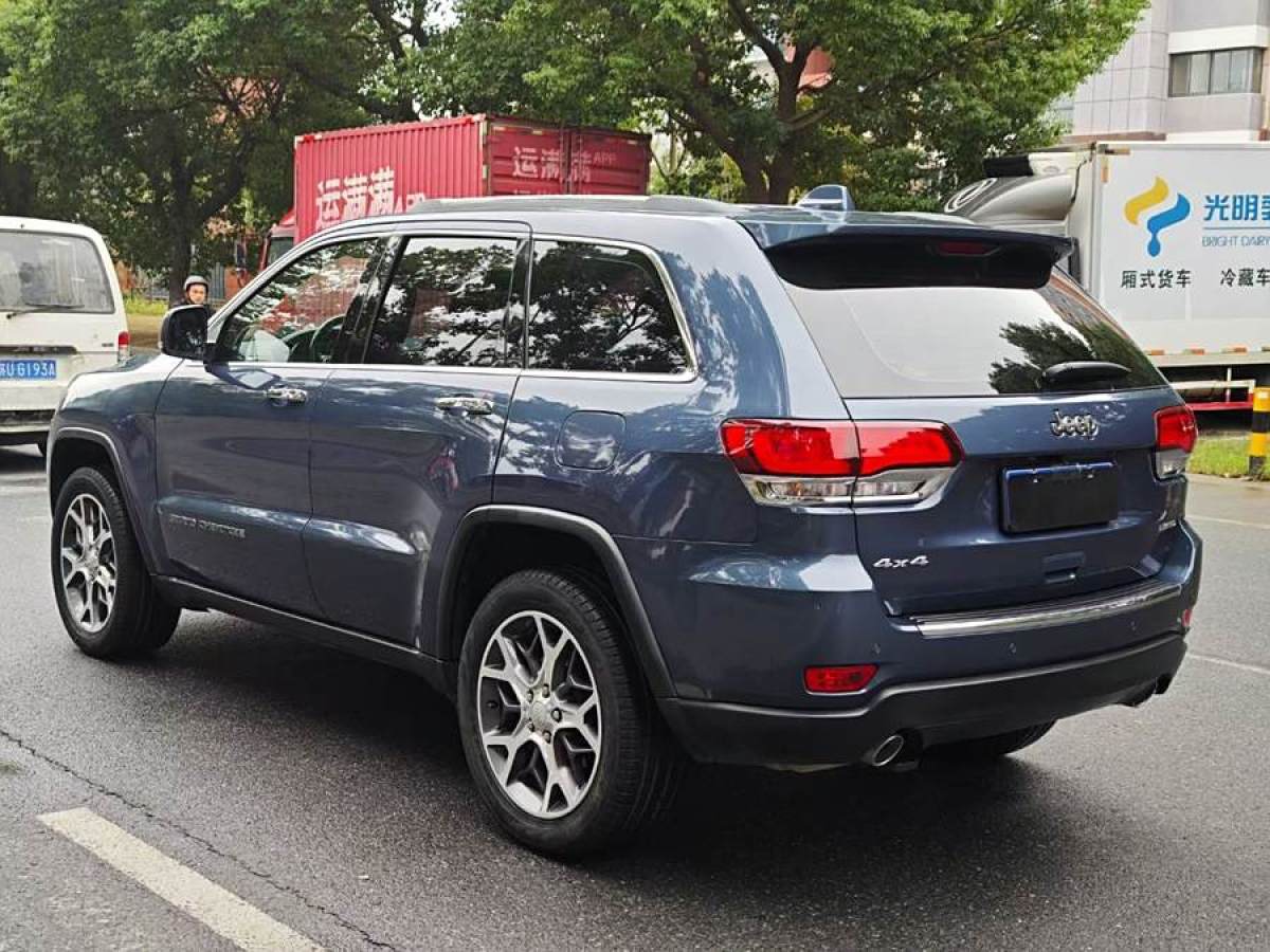 Jeep 大切諾基  2020款 3.0L 精英導(dǎo)航版圖片