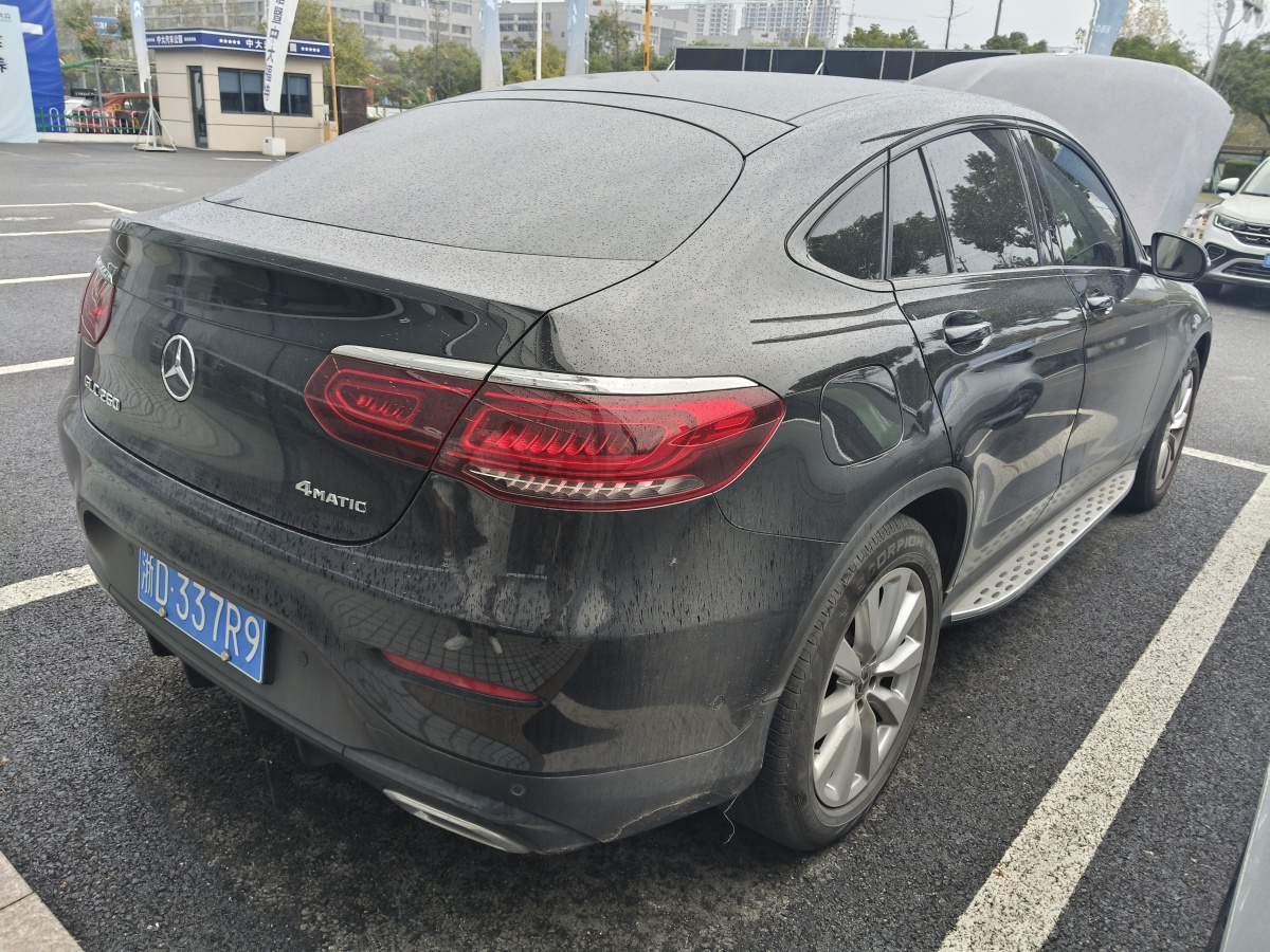 奔馳 奔馳GLC  2022款 改款 GLC 260 4MATIC 轎跑SUV圖片