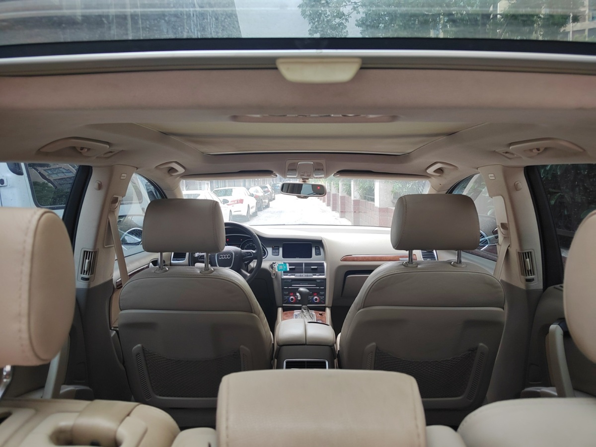 奧迪 奧迪Q7  2010款 3.0 TDI quattro 領(lǐng)先型圖片