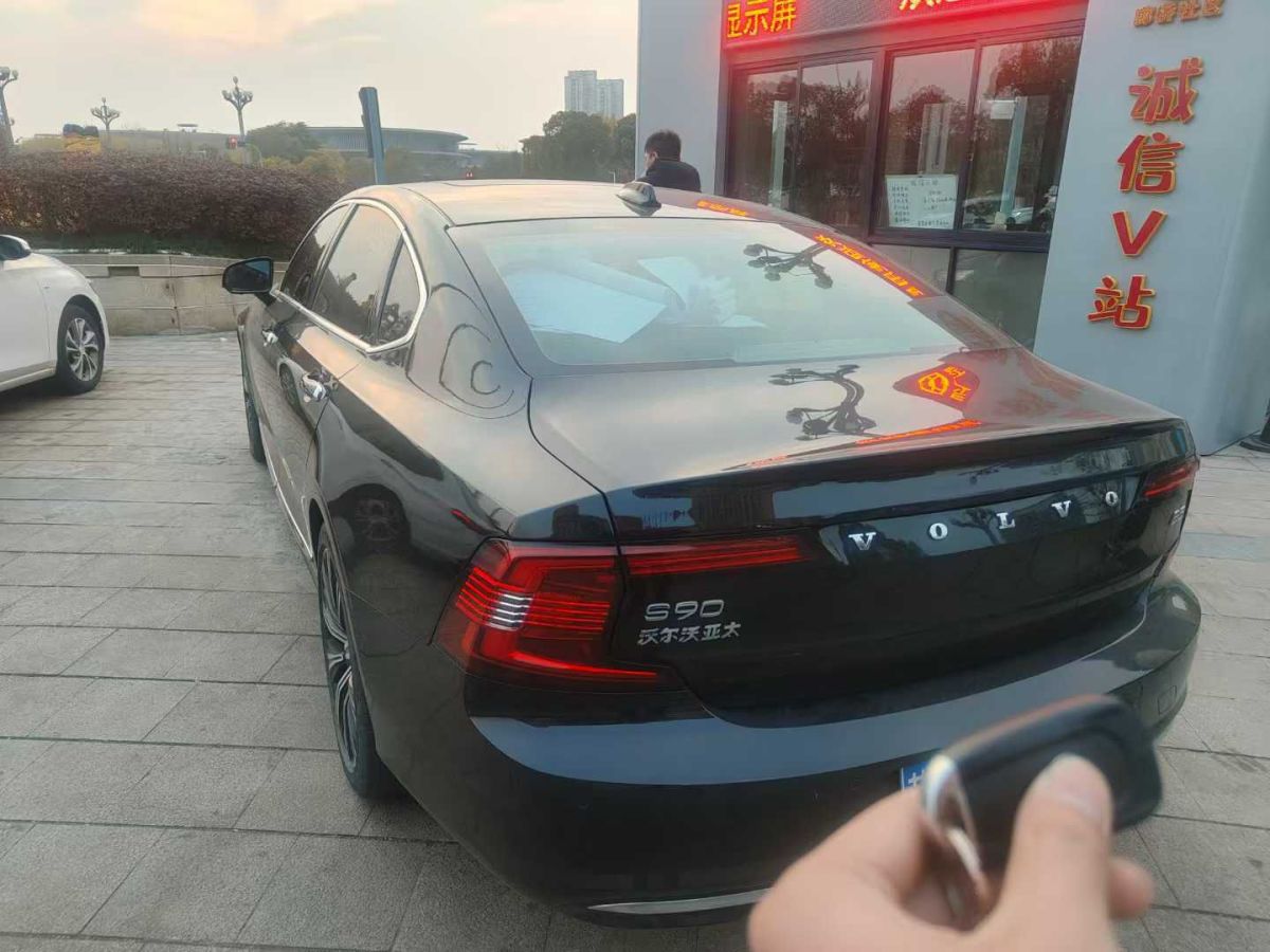 沃爾沃 S90  2022款 B5 智遠(yuǎn)豪華版圖片