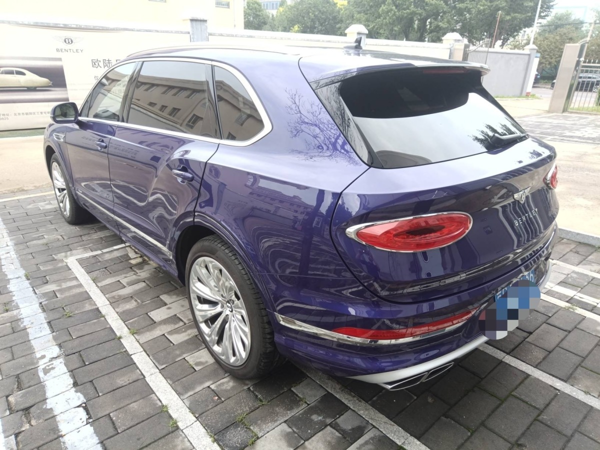 賓利 添越  2023款 4.0T V8 長(zhǎng)軸距雅度版圖片