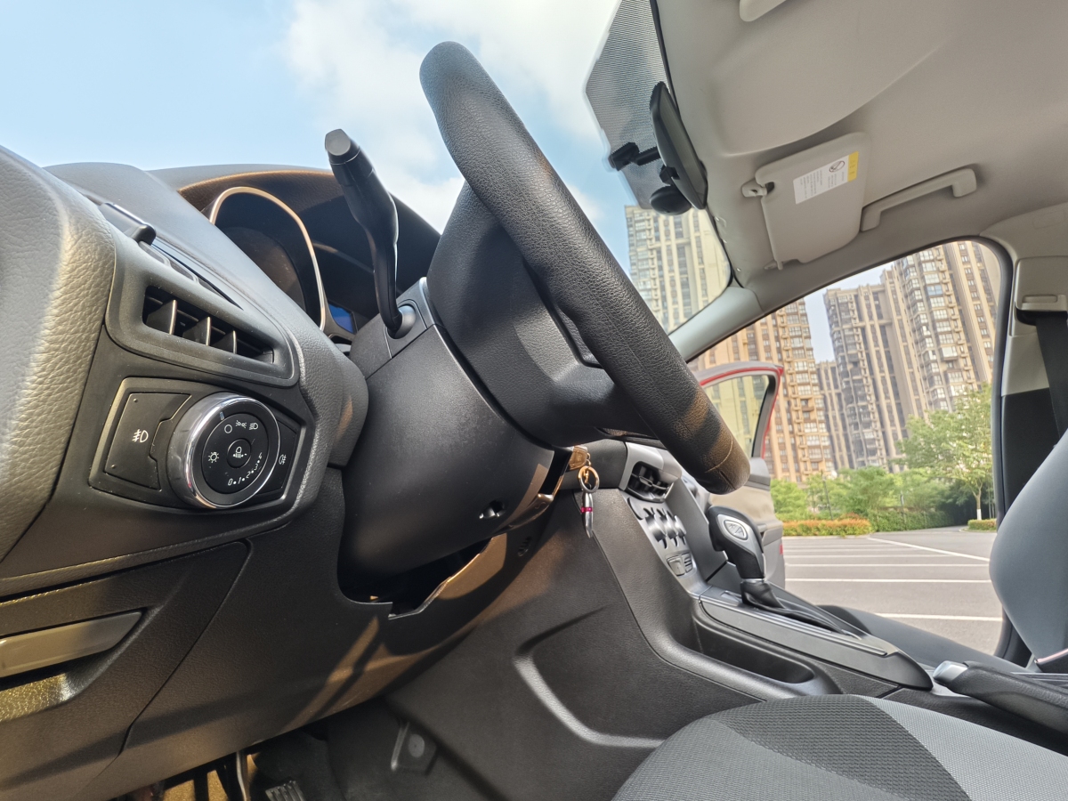 福特 ?？怂? 2012款 兩廂 1.6L 自動(dòng)舒適型圖片