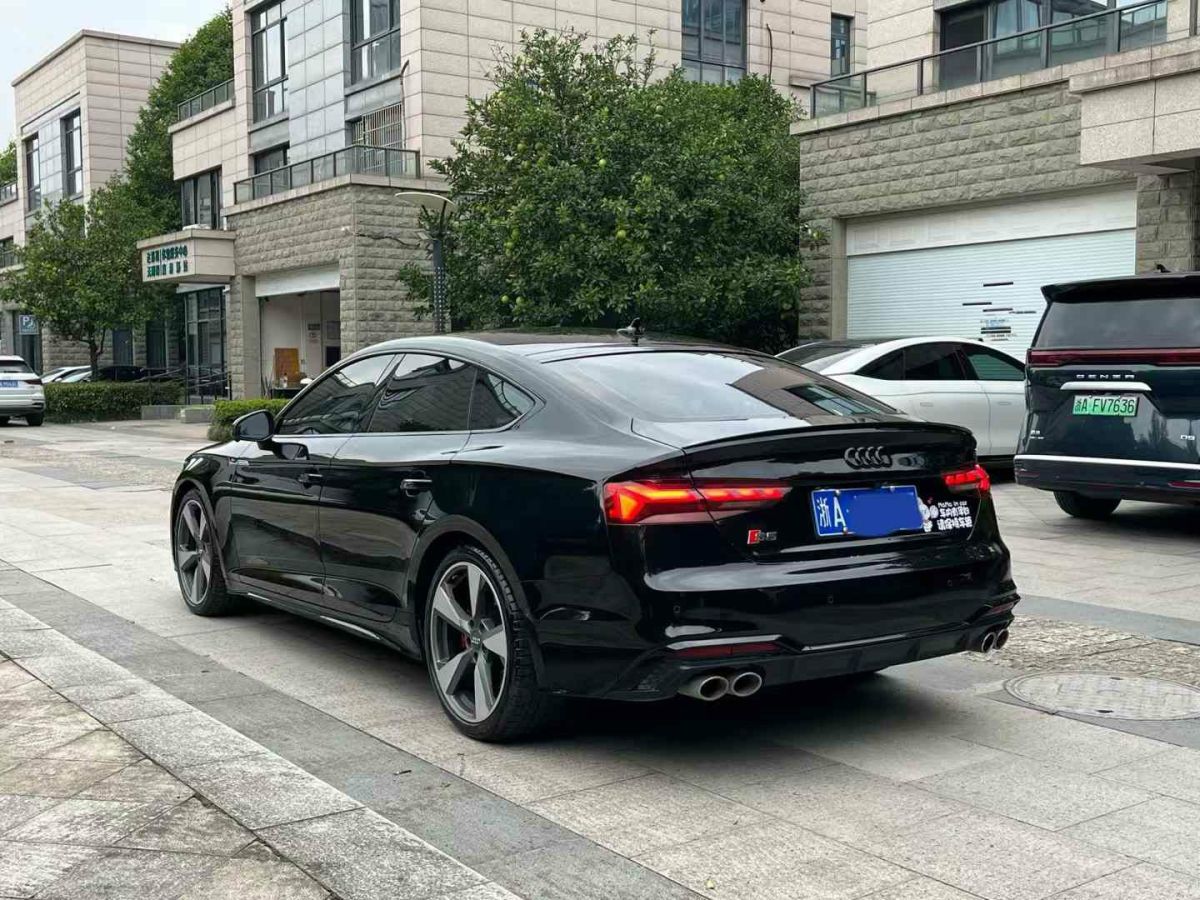 2021年5月奧迪 奧迪RS 5  2021款 RS5 Coupe 暗金版