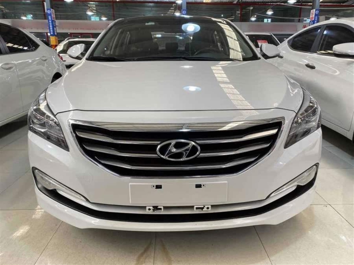 現(xiàn)代 名圖  2016款 1.8L 自動尊貴型DLX圖片