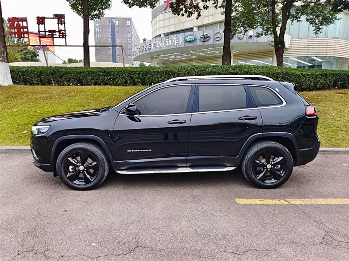 Jeep 自由光  2019款 2.0T 四驅(qū)探享版 國(guó)VI圖片