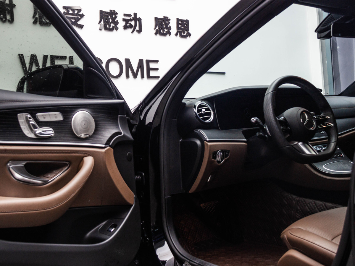 2021年11月奔驰 奔驰E级  2014款 改款 E 300 L 运动豪华型