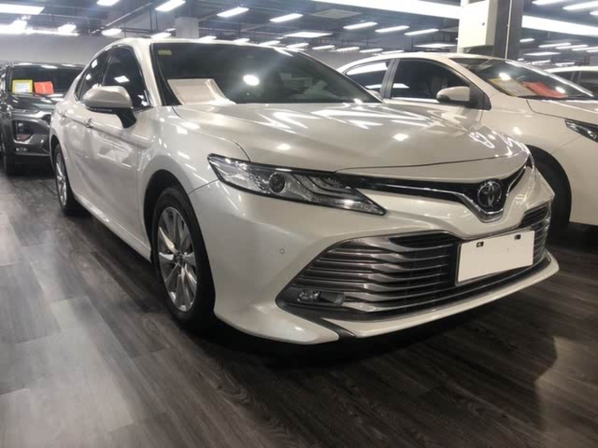 豐田 凱美瑞  2023款 雙擎 2.5HGVP 領(lǐng)先版圖片