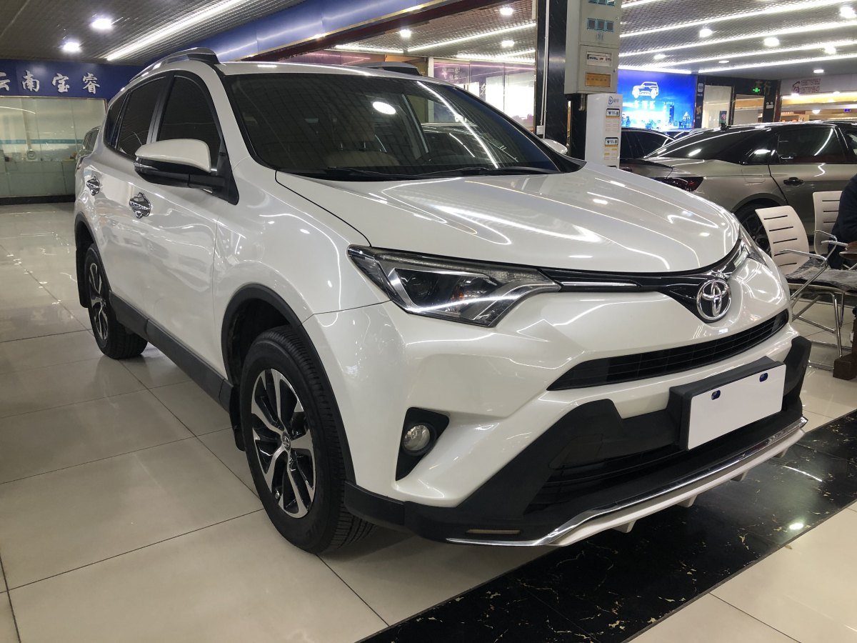 2017年6月豐田 RAV4  2016款 榮放 2.0L CVT兩驅(qū)都市版