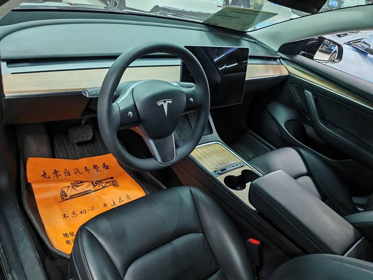 特斯拉 Model 3  2021款 改款 標(biāo)準(zhǔn)續(xù)航后驅(qū)升級版圖片