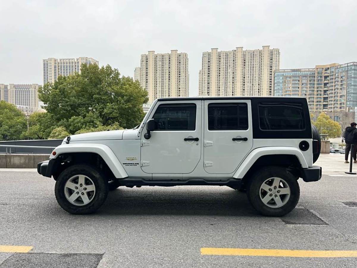 Jeep 牧馬人  2014款 3.0L Sahara 四門(mén)版圖片