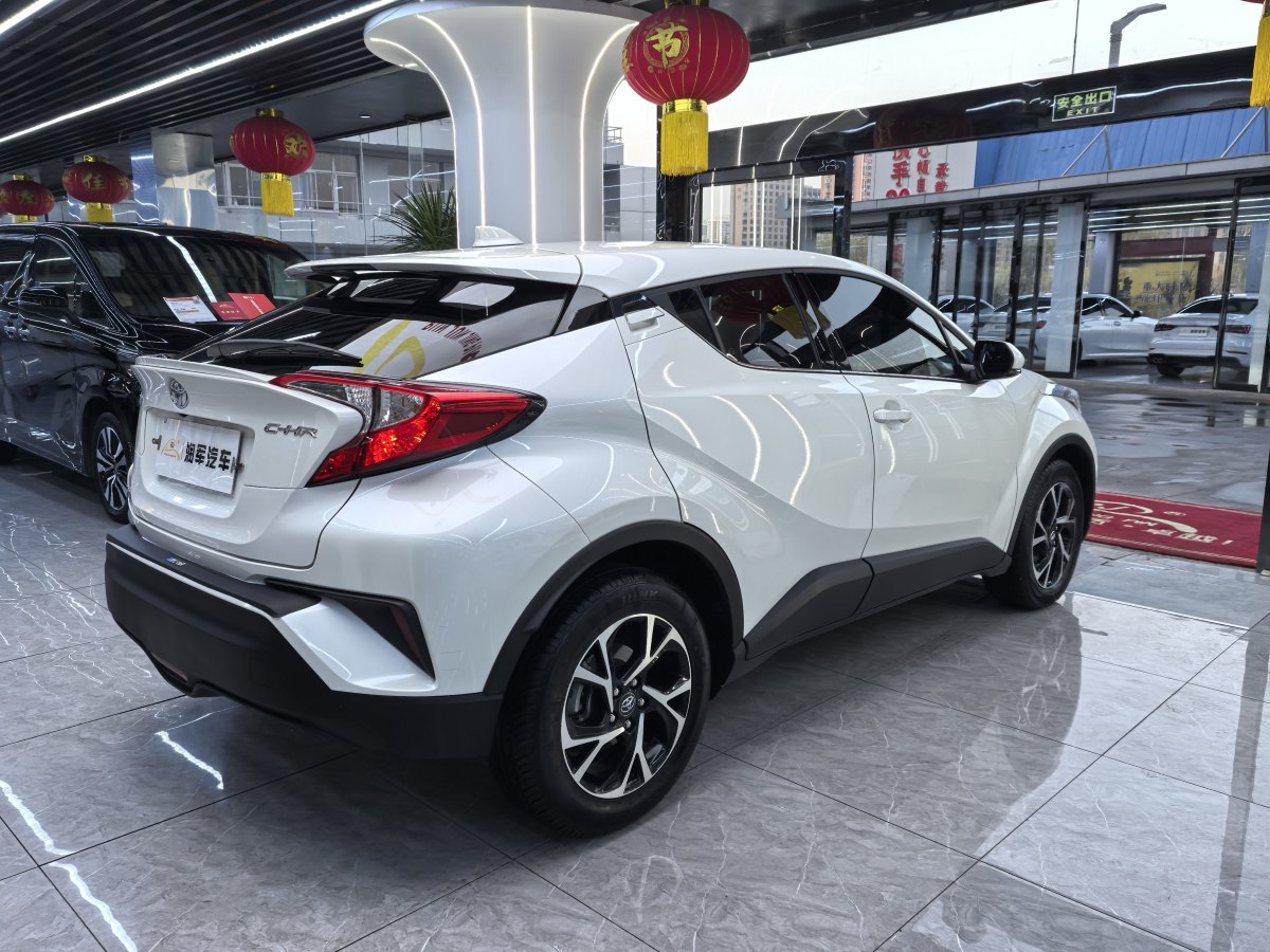 豐田 C-HR  2020款 2.0L 領(lǐng)先版圖片