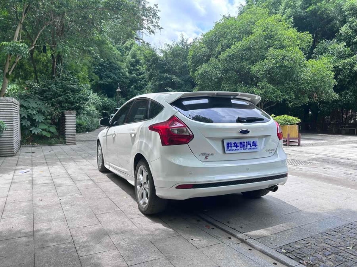 福特 ?？怂? 2012款 兩廂 2.0L 自動豪華運動型圖片