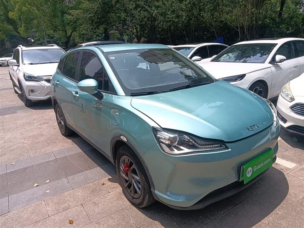 哪吒 哪吒V  2021款 標(biāo)準(zhǔn)續(xù)航娛樂(lè)版圖片
