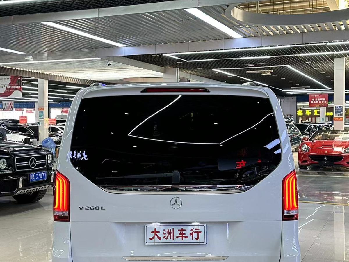 奔馳 V級(jí)  2022款 V 260 L 長(zhǎng)軸距豪華版圖片