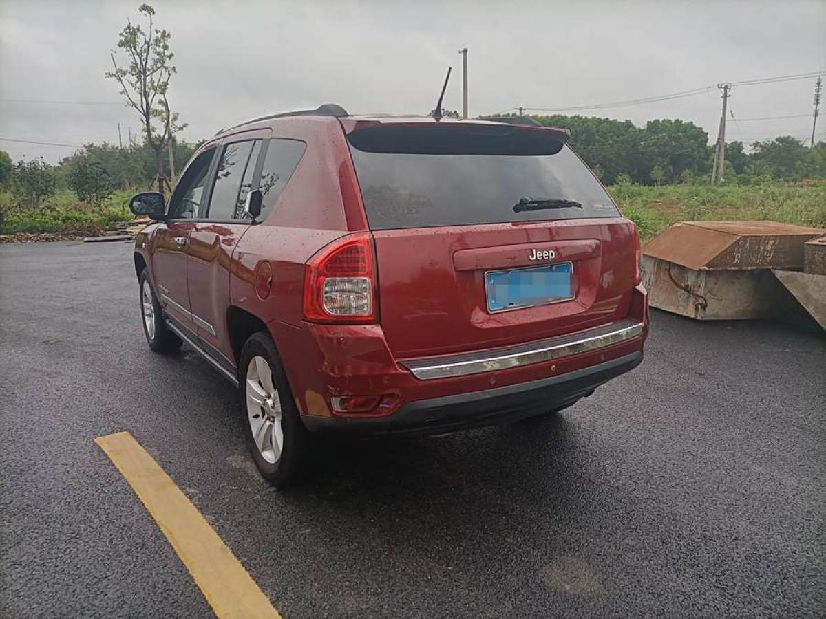 Jeep 指南者  2012款 2.4L 四驅(qū)運(yùn)動(dòng)版圖片