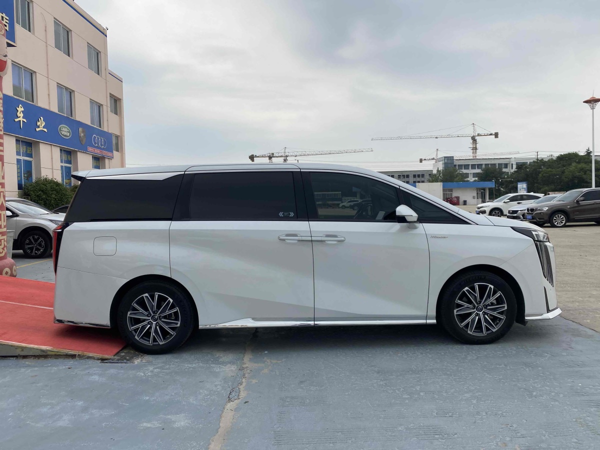 廣汽傳祺 M8  2023款 大師系列 390T 至尊版圖片