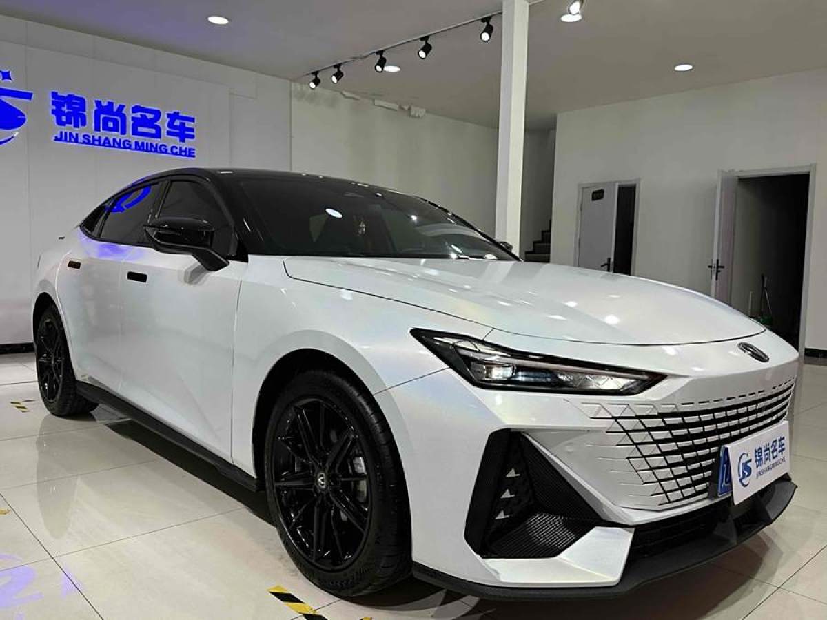 長(zhǎng)安 長(zhǎng)安UNI-V  2023款 1.5T 尊貴型圖片