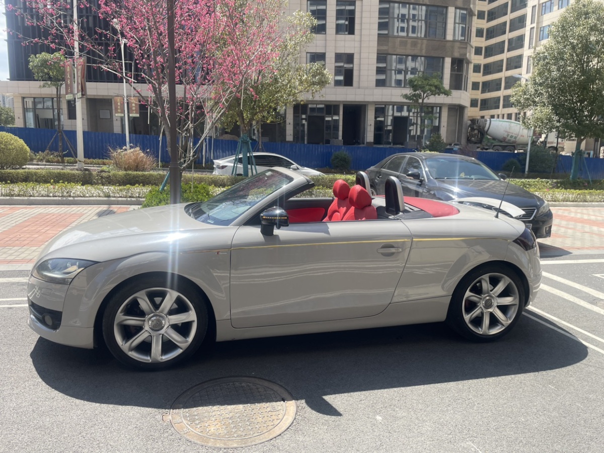 2010年5月奧迪 奧迪TT  2011款 TT Roadster 2.0TFSI quattro