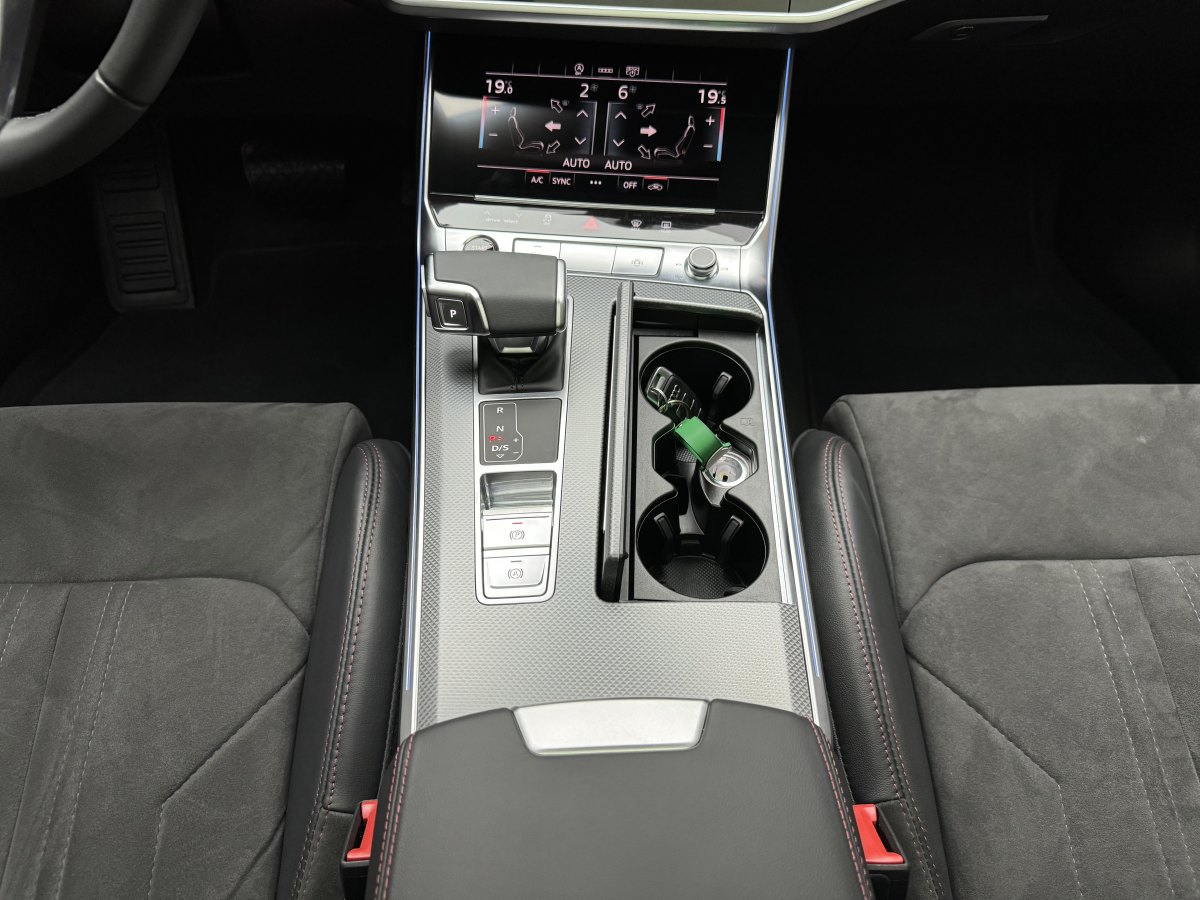 奧迪 奧迪A6L  2024款 45 TFSI 臻選動感型圖片