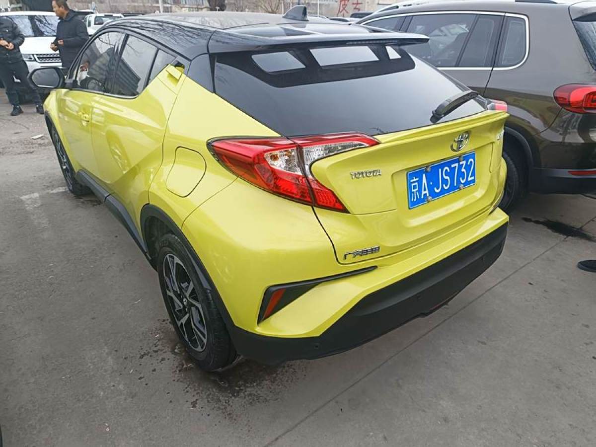 豐田 C-HR  2018款 2.0L 領(lǐng)先天窗版 國(guó)V圖片