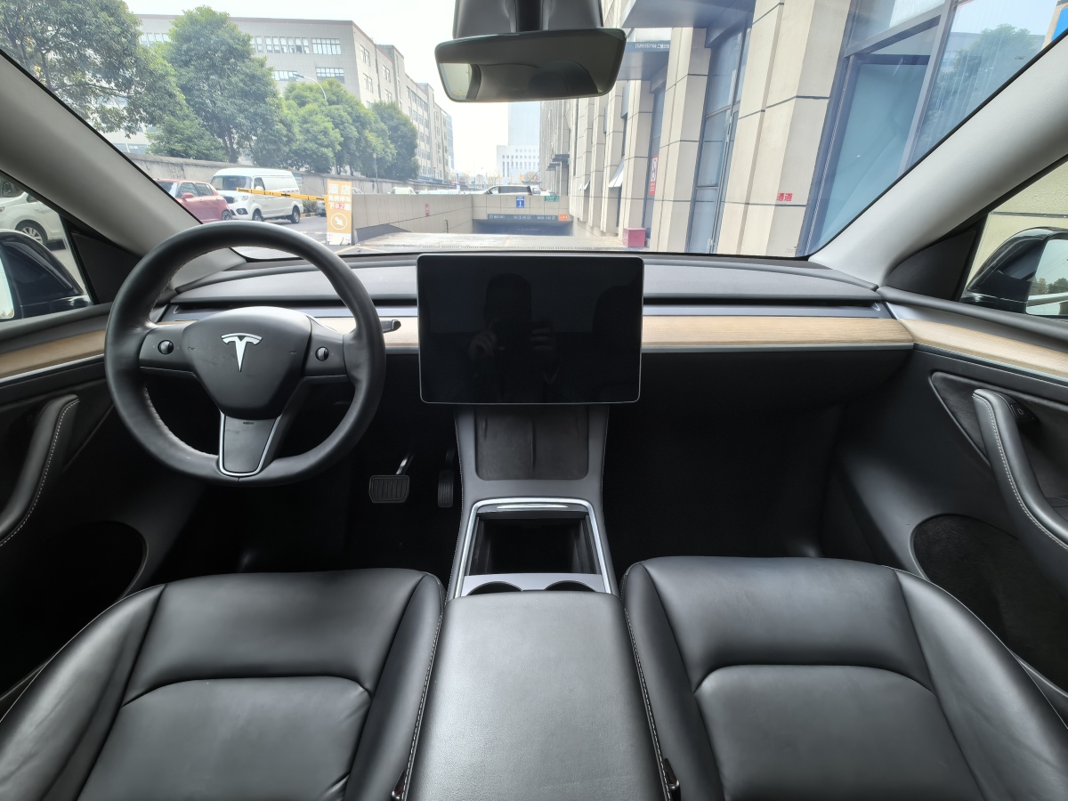 特斯拉 Model 3  2021款 改款 標(biāo)準(zhǔn)續(xù)航后驅(qū)升級(jí)版圖片