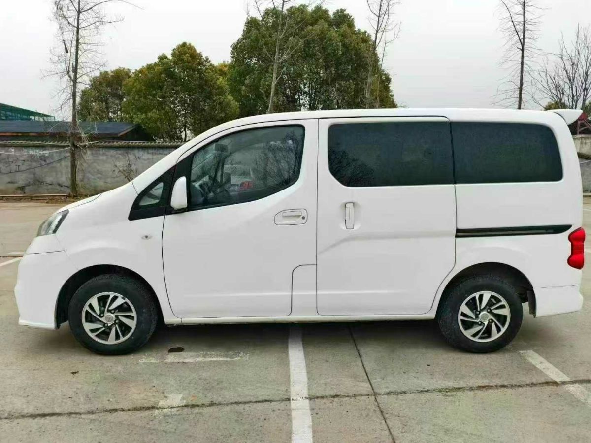 日產(chǎn) NV200  2018款 1.6L CVT豪華型圖片