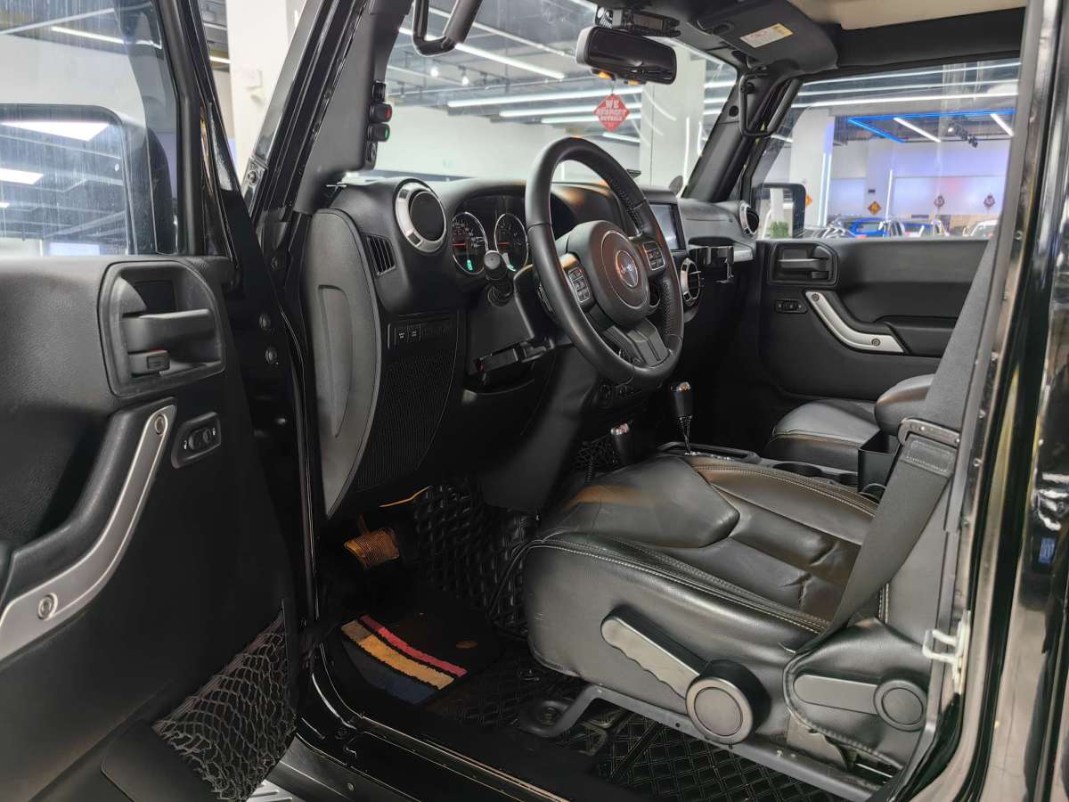 2017年03月Jeep 牧马人  2015款 3.6L Rubicon 四门舒享版