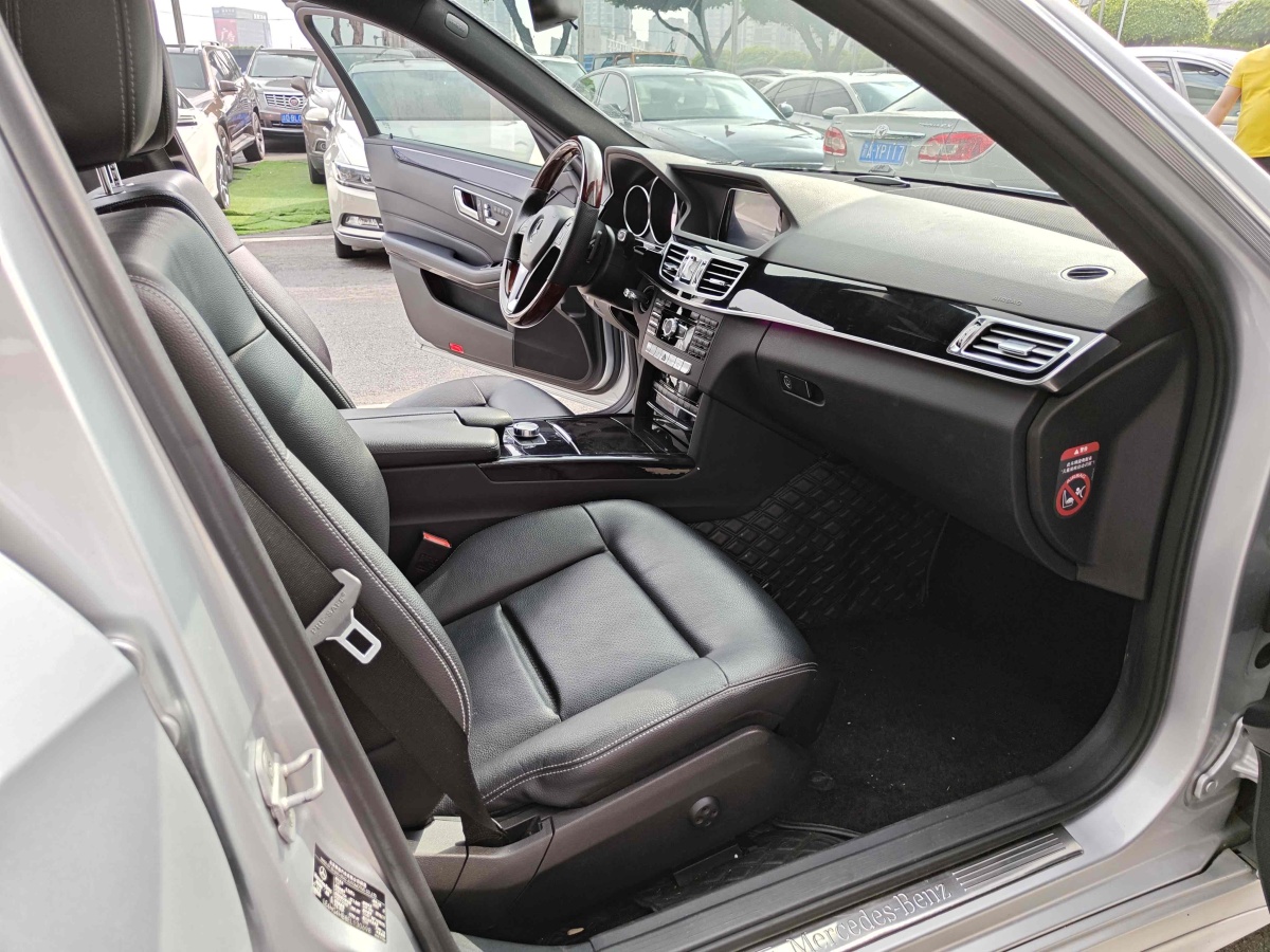 2014年2月奔驰 奔驰E级  2014款 改款 E 260 L 运动豪华型