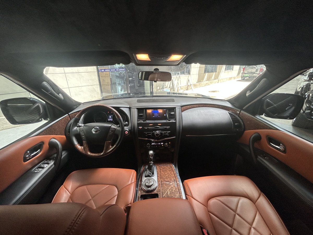 日產(chǎn) 途樂(lè)  2018款 4.0L 鉑金型圖片
