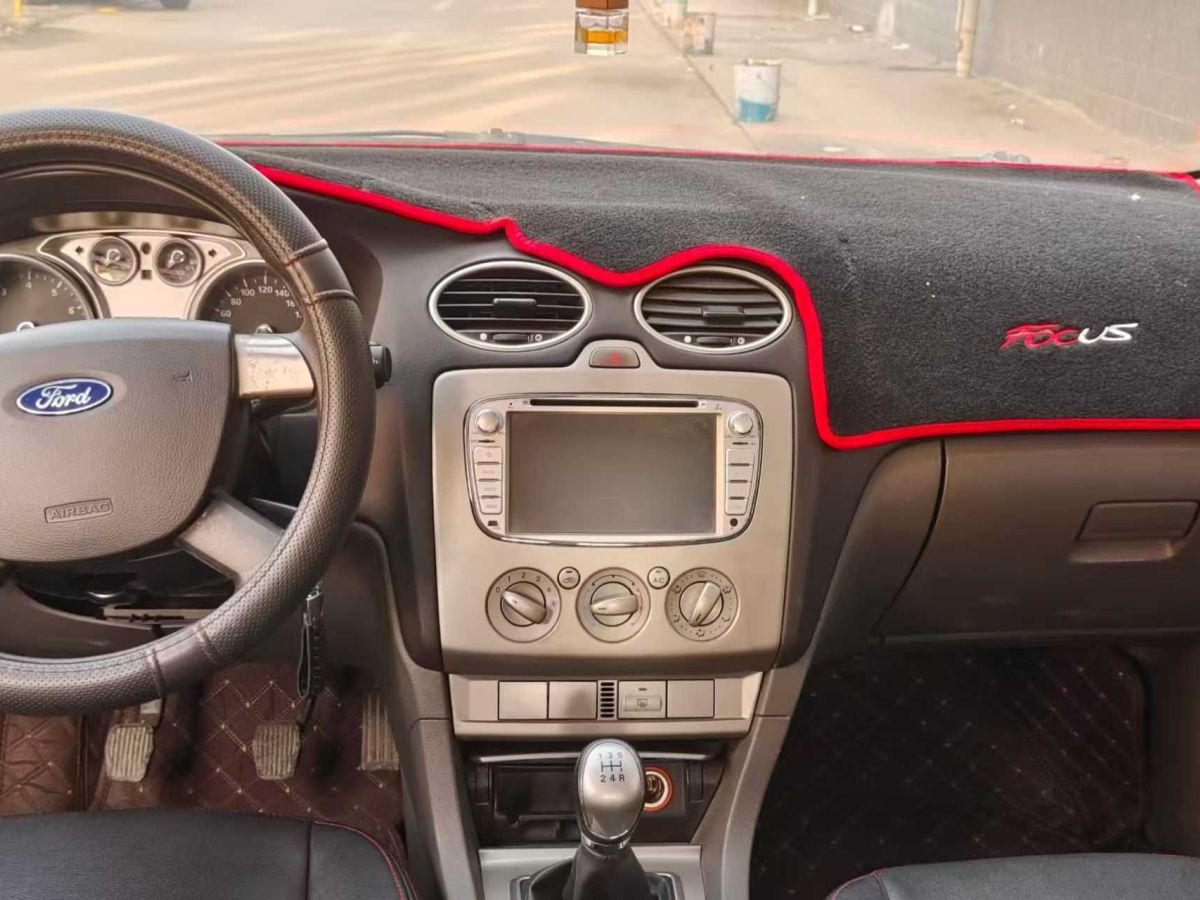 福特 ?？怂? 2015款 2.0T ST 標(biāo)準(zhǔn)版圖片