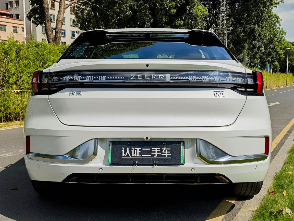 極氪 極氪001  2022款 長續(xù)航雙電機(jī) WE版圖片