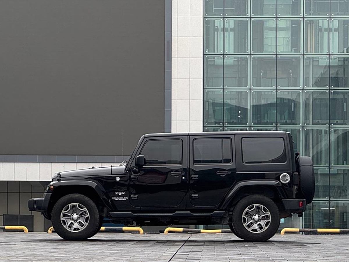 Jeep 牧馬人  2015款 3.0L Sahara 四門舒享版圖片