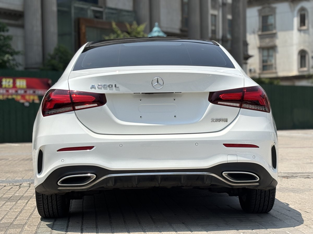 奔馳 奔馳A級(jí)  2020款 改款 A 200 L 運(yùn)動(dòng)轎車動(dòng)感型圖片