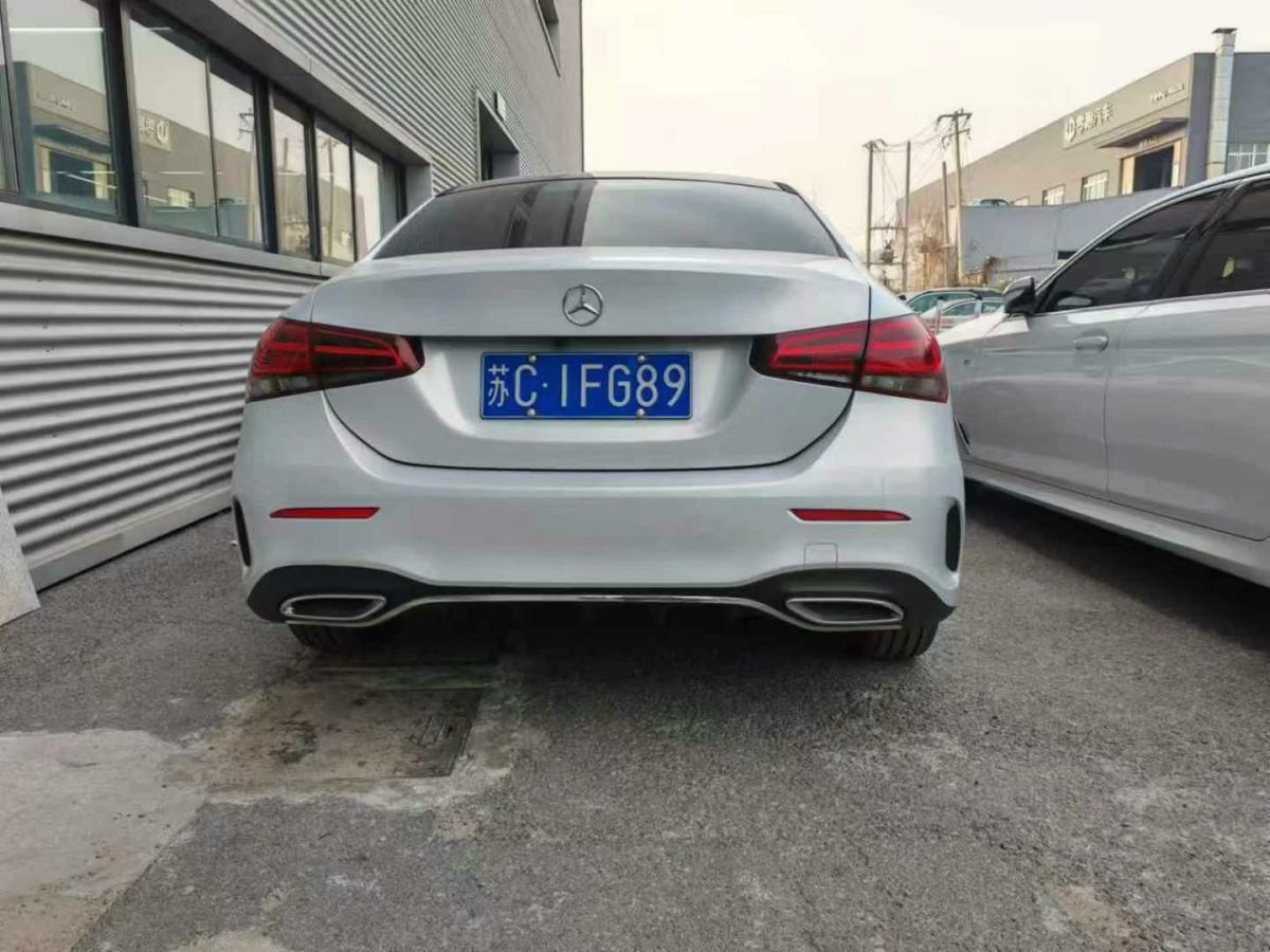 奔馳 奔馳GLE  2020款  GLE 350 4MATIC 時(shí)尚型圖片