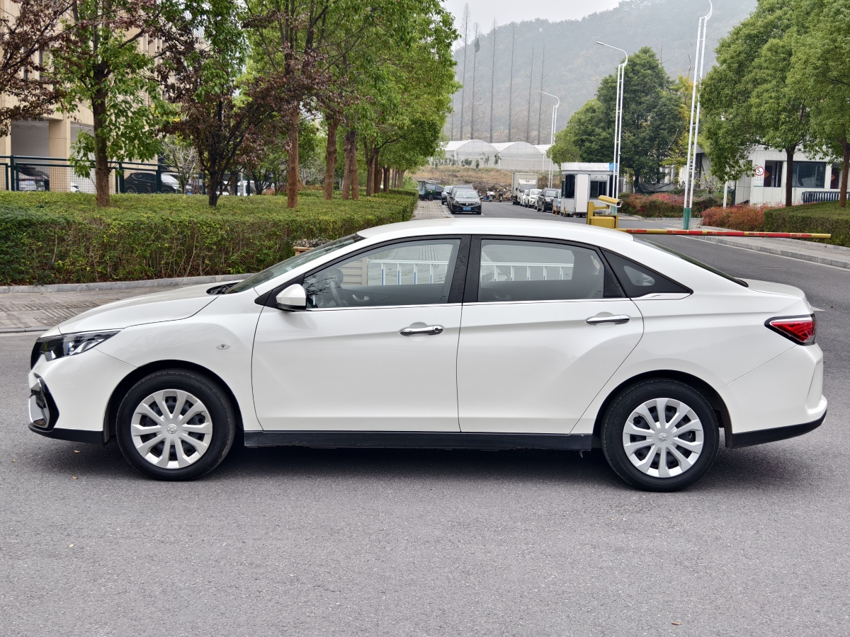 啟辰 D60EV  2022款 標(biāo)準(zhǔn)續(xù)航智行版圖片