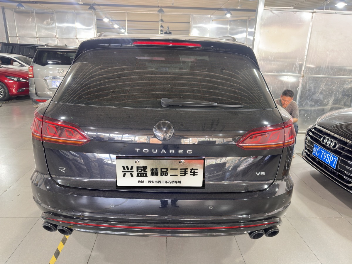 2022年3月大眾 途銳  2022款 3.0TSI 銳享版 曜黑運(yùn)動套裝