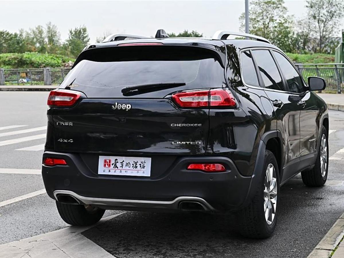 Jeep 自由光  2016款 2.4L 優(yōu)越版圖片