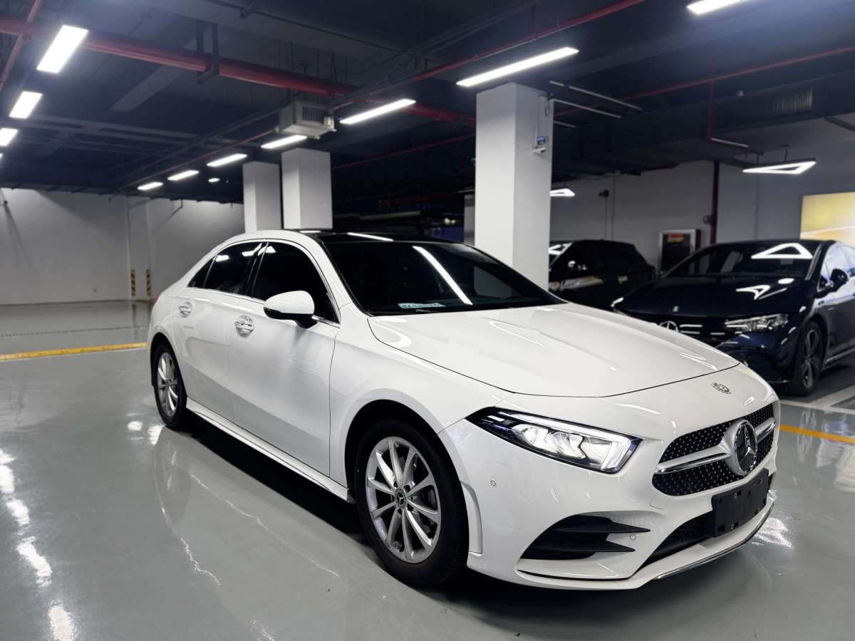 奔馳 奔馳A級(jí)  2022款 A 200 L 運(yùn)動(dòng)轎車時(shí)尚型圖片