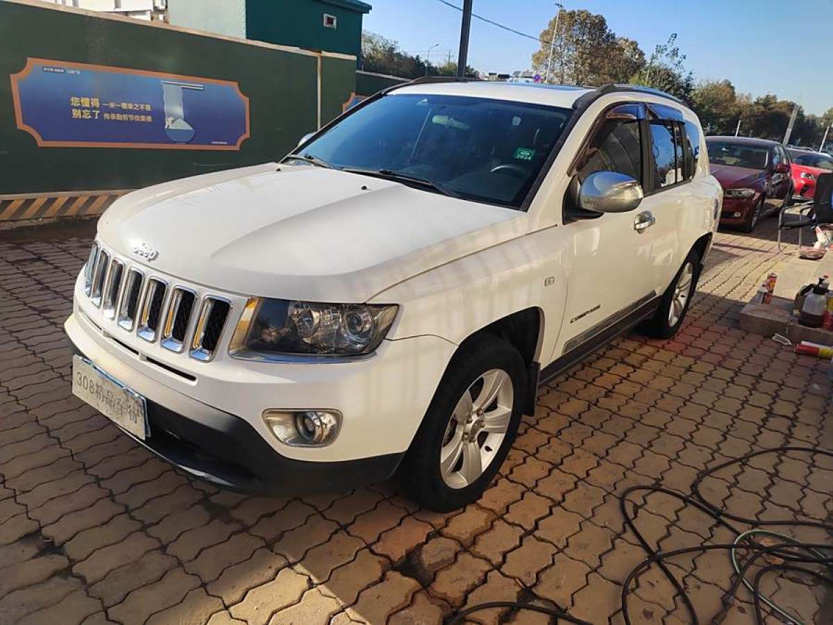 Jeep 指南者  2013款 2.0L 兩驅(qū)炫黑豪華版圖片