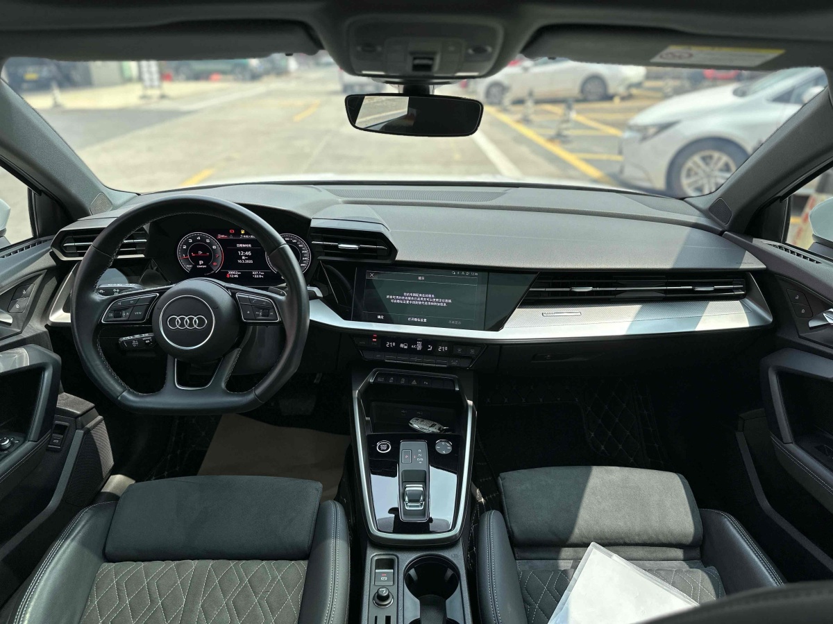 奧迪 奧迪A3  2023款 A3L Limousine 35 TFSI 豪華運(yùn)動(dòng)型圖片