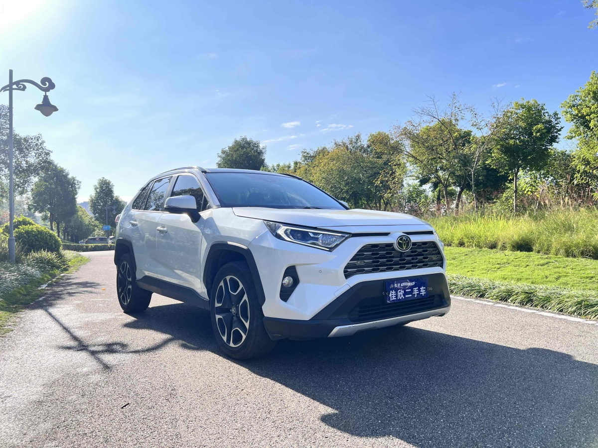 豐田 RAV4  2018款 榮放 2.0L CVT兩驅(qū)風(fēng)尚版圖片